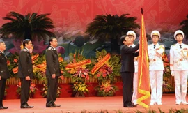 Chủ tịch nước Trương Tấn Sang trao huân chương Độc lập hạng Nhất cho ngành Thanh tra Việt Nam.