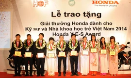 Nụ cười rạng rỡ của 10 gương mặt đoạt giải.