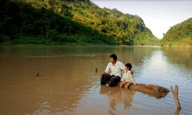 “Cha cõng con” nhận được nhiều giải thưởng quốc tế sau khi chỉ được bằng khen BGK tại Cánh diều 2016.