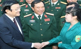 Chủ tịch nước Trương Tấn Sang gặp gỡ, động viên Trần Thị Tuyết Mai và các đại biểu ưu tú về dự Đại hội thi đua Quyết thắng toàn quân lần thứ IX.
