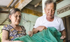 Ngư dân Nguyễn Quang Thanh có đôi tay lực lưỡng, nhờ thời chèo thuyền.