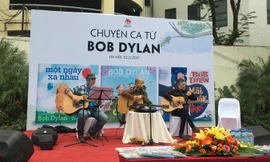 (Từ trái sang) Họa sĩ Lê Tâm, dịch giả Ngô Tự Lập và nhạc sĩ Trần Đức Minh. Ảnh: H.T.