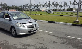 Người có nhu cầu lái xe số tự động sẽ được rút ngắn thời gian học, nhưng chi phí bỏ ra khó giảm. Ảnh: Bảo An.