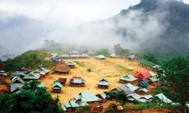 Làng Cơ Tu sạch đẹp như tranh vẽ giữa núi rừng, nay được đánh số nhà rất hiện đại. Ảnh: Nguyễn Thành.