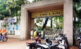 Tất cả HS khối tiểu học và THCS Trường Chi Lăng (thành phố Huế) phải chuyển giao về trường công.