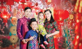 Nhật Minh vui xuân cùng gia đình. Ảnh: NVCC.