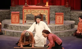 Quan liêm chính Ngô Thì Nhậm trong “Công lý không gục ngã” thành hình tượng chuyên chở niềm tin của con người khi đối diện cái ác. Ảnh: T.Toan.