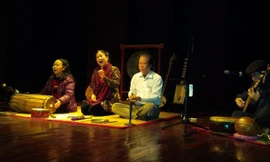 Các nghệ sĩ Thanh Hoài, Xuân Hoạch, Đặng Công Hưng... với tiếng trúc tiếng tơ. Ảnh: Trung Dũng.