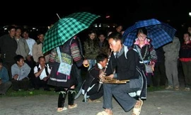 Tái hiện chợ tình Sapa tại khu du lịch Đầm Sen