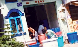 Một điểm sản xuất của lò mứt Phước Thành tại số 166, Xóm Đất, phường 9, quận 11, TPHCM. Ảnh: P.V.