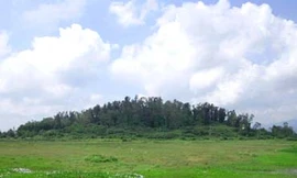 Phát hiện dấu tích đền tháp Chămpa tại núi Bút