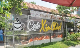 Quán cà phê Xin Chào của ông Tấn. Ảnh: Việt Văn.