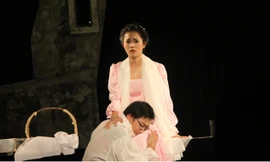 Hamlet và Ophelia của Tạ Tuấn Minh và Quỳnh Hoa. Ảnh: Toan Toan.