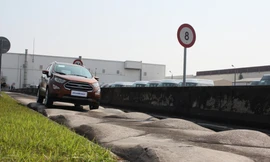 Doanh nghiệp ôtô 'méo mặt' vì không có đất làm đường thử xe