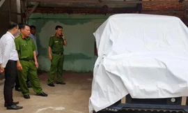 Siêu xe Mercedes G55 đang nằm ở nhà hàng Trường Giang (TP Cần Thơ).