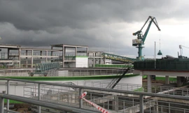 Nhà máy sản xuất giấy cứng bao bì công suất 420.000 tấn giấy/năm của Công ty TNHH Giấy Lee & Man Việt Nam.