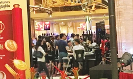 Khu vực chơi bài an ninh nghiêm ngặt, camera chi chít trên đầu.