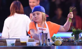 Cô bé Addison Smith 9 tuổi đoạt danh hiệu quán quân Vua đầu bếp nhí của Mỹ mùa thứ 4.