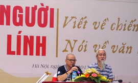Các nhà văn, phê bình lạc quan về khuynh hướng văn học phi hư cấu viết về chiến tranh ngày càng thật và có giá trị. Ảnh: Nguyên Khánh.