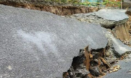 Sụt lún tại xã Khánh Bình, huyện Trần Văn Thời ngày 15/4.