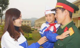 Tạo môi trường sống và công tác thuận lợi để cán bộ, sĩ quan trẻ yên tâm cống hiến là một trong những mục tiêu mà tọa đàm hướng tới. Ảnh: NGUYỄN MINH.