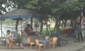 Lộn xộn đường quanh hồ