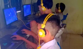 Thiếu sân chơi, trẻ nông thôn vùi đầu cày game