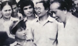 Tổng Bí thư Lê Duẩn trong một lần về thăm quê.