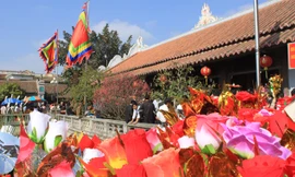 Lễ hội Phủ Dày, một trong những điểm thu hút khách thập phương. Ảnh: COVIET.