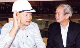 Ông Nguyễn Tăng Cường (trái) hội đàm cùng ông Thái Phụng Nê, Phái viên của Thủ tướng Nguyễn Tấn Dũng. Ảnh: Minh Đức.