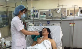 Bệnh nhân ngộ độc nấm đang điều trị tại BV Bạch Mai.