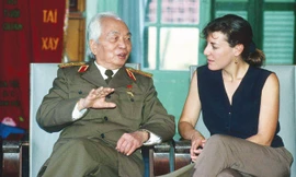 Catherine Karnow và Đại tướng Võ Nguyên Giáp.