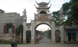 Xã Thụy Hương (Chương Mỹ, Hà Nội) là một trong 11 xã điểm xây dựng NTM, nhưng đến nay vẫn nợ đọng hàng chục tỷ đồng về xây dựng cơ bản. Ảnh: Quốc Khánh.