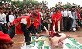 Chém lợn ở Ném Thượng, Bắc Ninh.