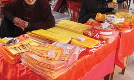 Khai ấn và phát ấn hiện nay được đẩy thành tín ngưỡng, các chuyên gia đề nghị các cấp cần vào cuộc để dẹp loạn.