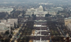 Đám đông người tới tham dự lễ nhậm chức của Tổng thống Mỹ Donald Trump không hề biết rằng trước đó một tuần, các camera giám sát bị tê liệt vì tin tặc. Ảnh: Washington Post.