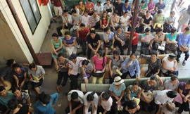 Bệnh viện quá tải. Ảnh: Hồng Vĩnh.