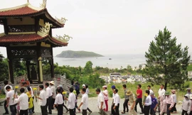 Vũng Chùa - Ðảo Yến nơi có 3 vị tướng yên nghỉ.