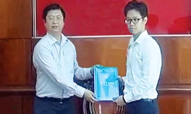 Ông Vũ Minh Hoàng (bìa phải).