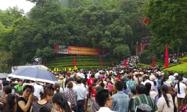 Dịp giỗ Tổ 2017 Phú Thọ đã tổ chức rất thành công lễ hội với hơn 8 triệu lượt người về dự.