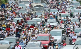 Lãnh đạo thành phố Hà Nội khẳng định sẽ hạn chế xe máy chứ không cấm hẳn. Ảnh: Như Ý.