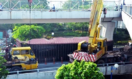 Hiện trường một vụ tai nạn xe container ở Sài Gòn. Ảnh: Vnexpress