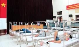 BV Bệnh Nhiệt đới trưng dụng hội trường làm nơi điều trị bệnh nhân SXH.