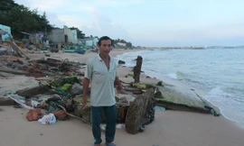 Nơi từng là nhà của một hộ dân đã nằm dưới nước biển.