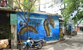 Hình rồng có thể tìm thấy trên mạng được tái tạo trong dự án Nghệ thuật kiến tạo cộng đồng tại tập thể Học viện Phụ nữ Trung ương, phố Pháo Đài Láng, Hà Nội.