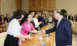 Sáng ngày 19/8, tại trụ sở Chính phủ, Thủ tướng Chính phủ Nguyễn Xuân Phúc đã có cuộc gặp mặt hơn 100 chuyên gia, nhà khoa học trẻ người Việt tiêu biểu ở nước ngoài về nước tham dự Chương trình kết nối mạng lưới đổi mới sáng tạo Việt Nam. Ảnh: Quang Hiếu.