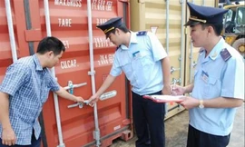 Phí kiểm tra chuyên ngành ngày càng tăng. Ảnh minh họa.