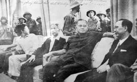 Nội các Dương Văn Minh trong ngày 30/4; Từ trái qua phải: ông Vũ Văn Mẫu, ông Dương Văn Minh, ông Nguyễn Văn Huyền. (Ảnh tư liệu).