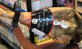 Loại đùi heo muối chân sau có xương giá có thể lên tới 3,5 triệu đồng mỗi kg.