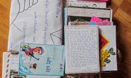 Những lá thư được các bạn học sinh, sinh viên dành hết tình cảm để gửi các chiến sĩ Trường Sa.